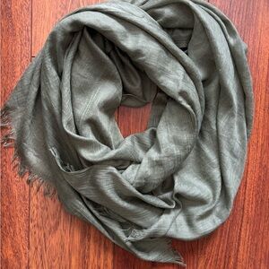 Lightweight Green Scarf Wrap like New 42 x 76